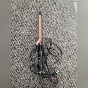 Black and Rose Gold Curling Wand